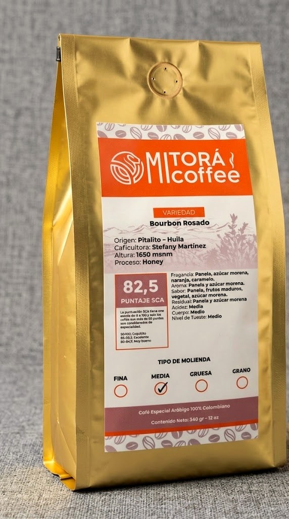 Bolsa dorada de Mitorá Coffee Bourbon Rosado, 340 g, con su etiqueta de origen y puntaje SCA 82,5